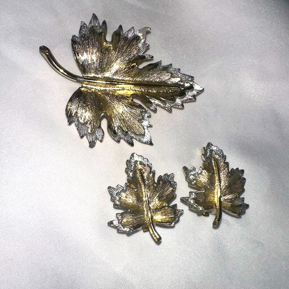 SARAH COVENTRY SIGNED Silver Gold Tone Leaf Brooch Earrings Set Vintage 1964 - Picture 1 of 7